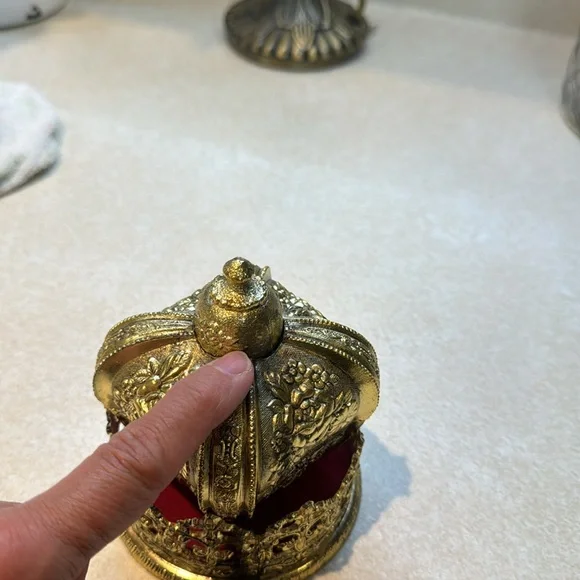 Vintage Gold Tone Crown music/trinket box - Picture 13 of 13